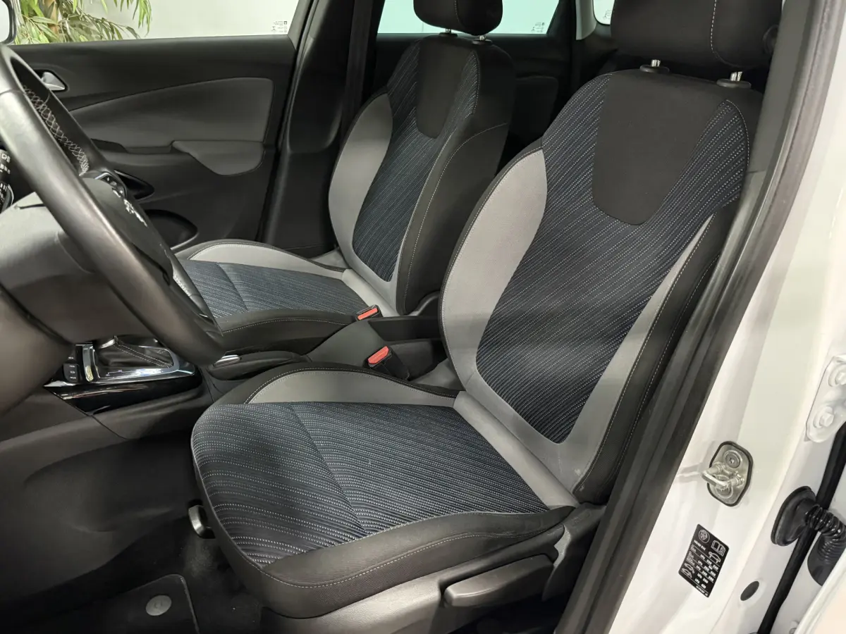 Crossland X 1.2 Turbo 120 Jaar Edition //