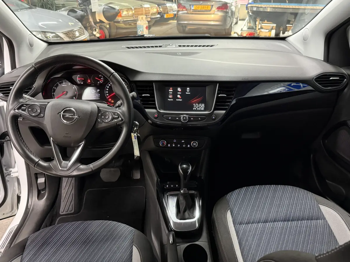 Crossland X 1.2 Turbo 120 Jaar Edition //