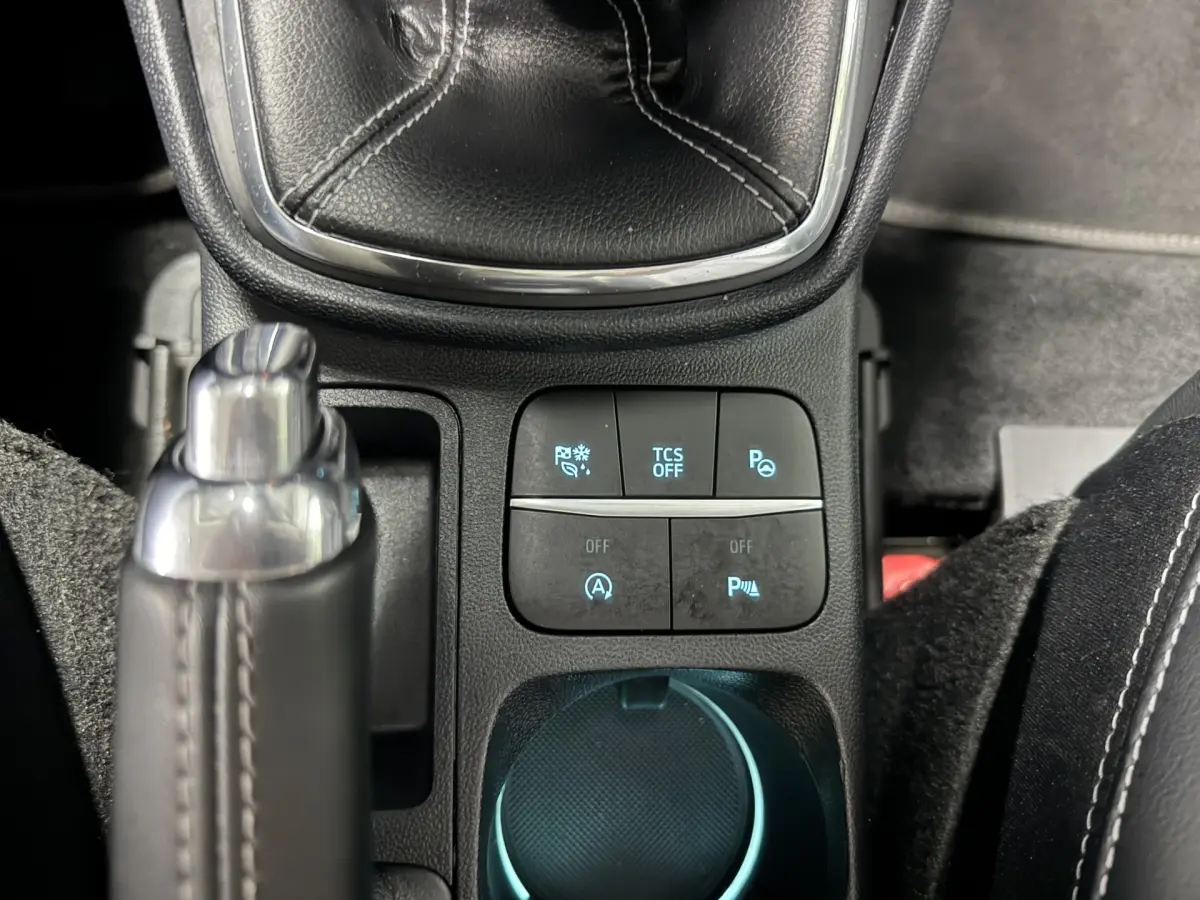 Fiesta 1.0 EcoBoost Hybrid Vignale // Pano // Vol Led