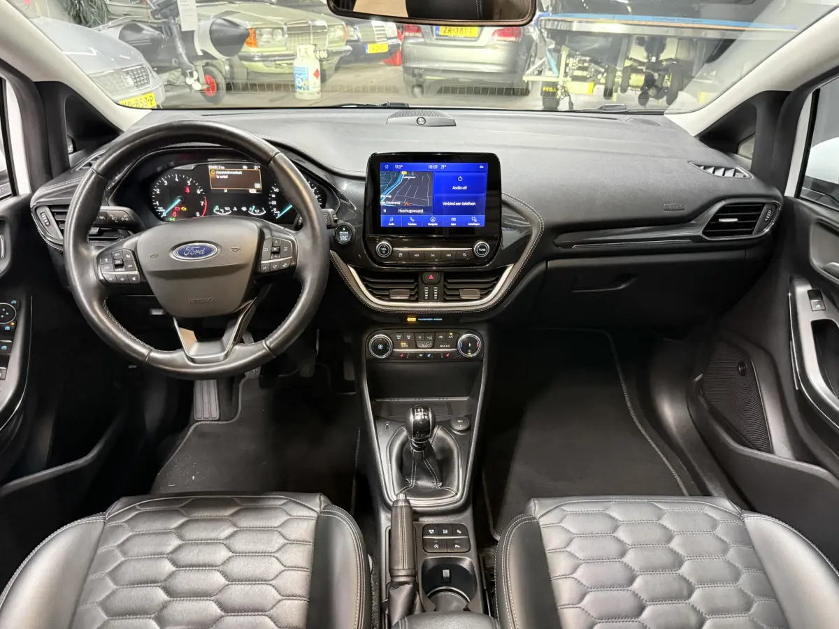 Fiesta 1.0 EcoBoost Hybrid Vignale // Pano // Vol Led