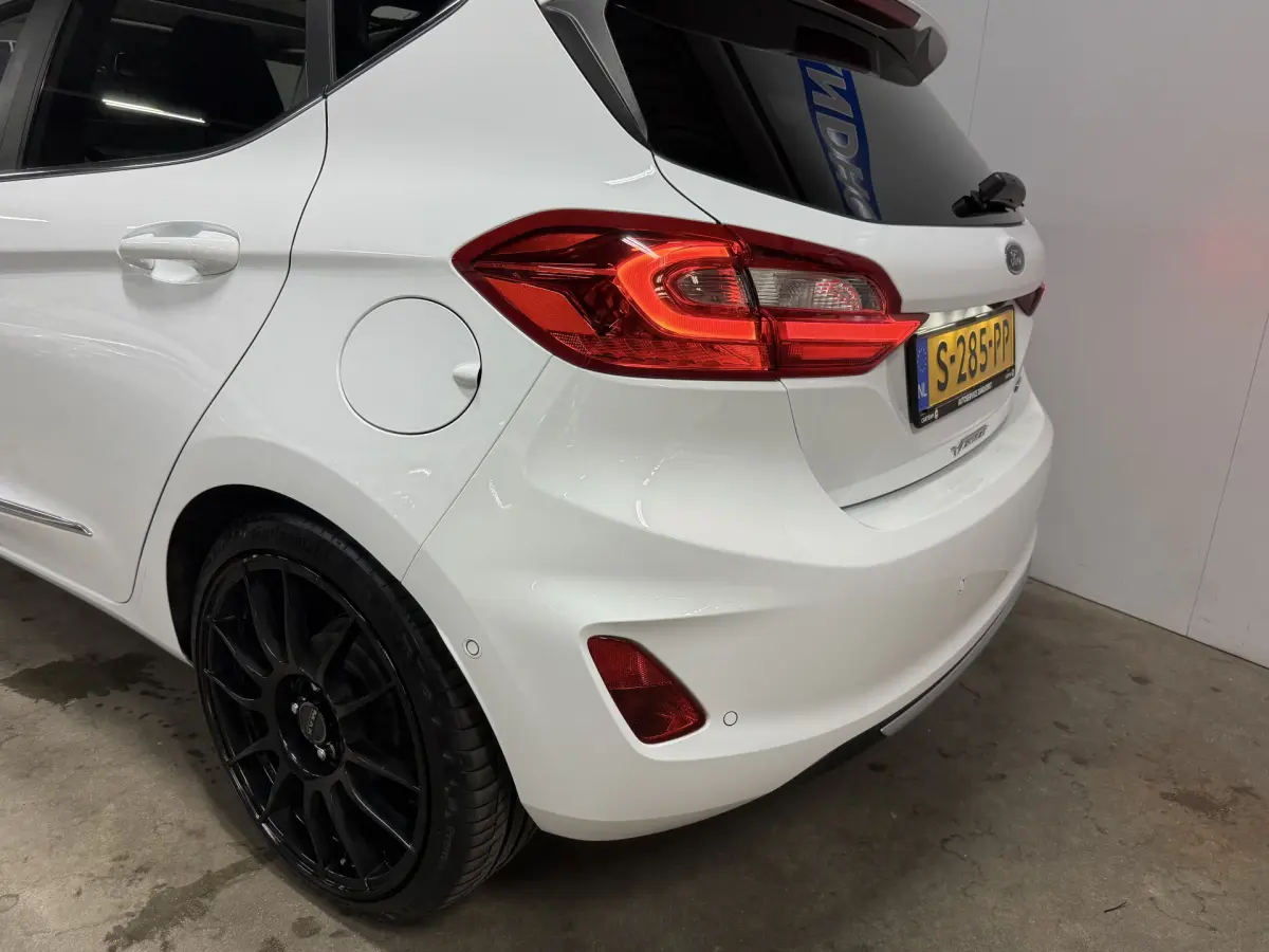 Fiesta 1.0 EcoBoost Hybrid Vignale // Pano // Vol Led
