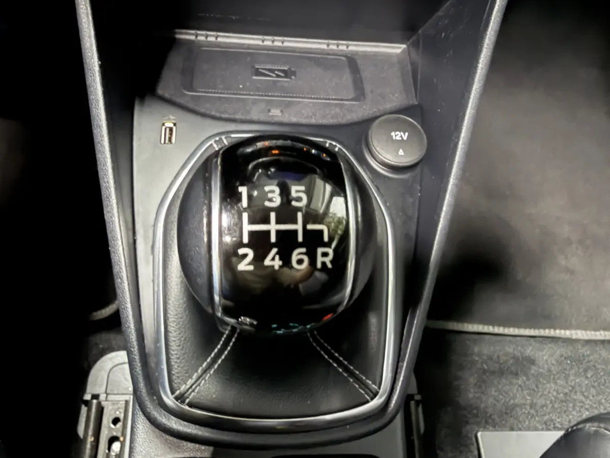 Fiesta 1.0 EcoBoost Hybrid Vignale // Pano // Vol Led