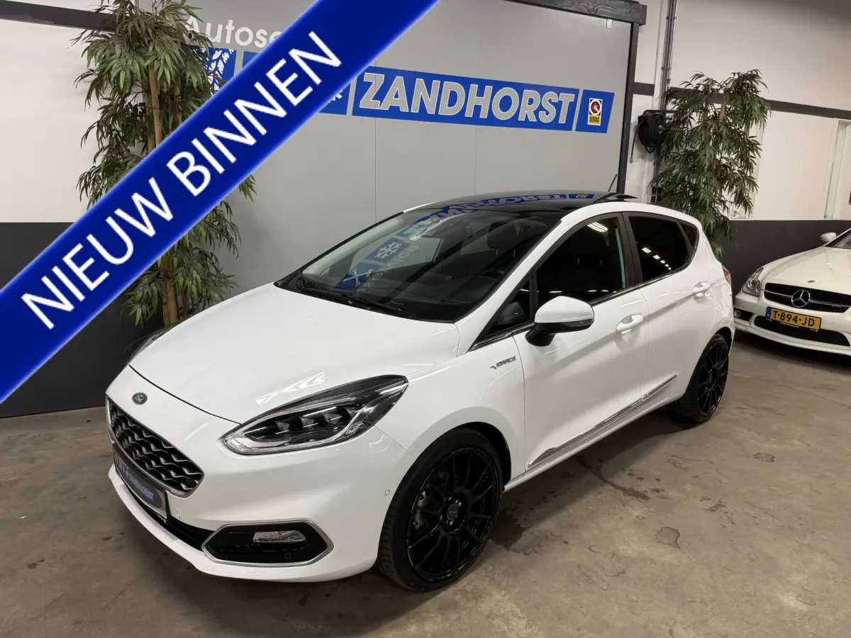 Fiesta 1.0 EcoBoost Hybrid Vignale // Pano // Vol Led