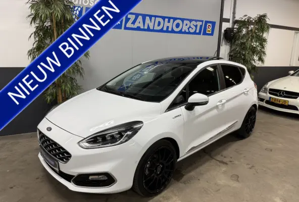 Fiesta 1.0 EcoBoost Hybrid Vignale // Pano // Vol Led