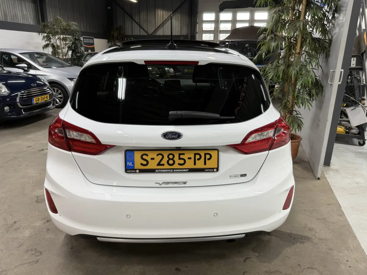 Fiesta 1.0 EcoBoost Hybrid Vignale // Pano // Vol Led