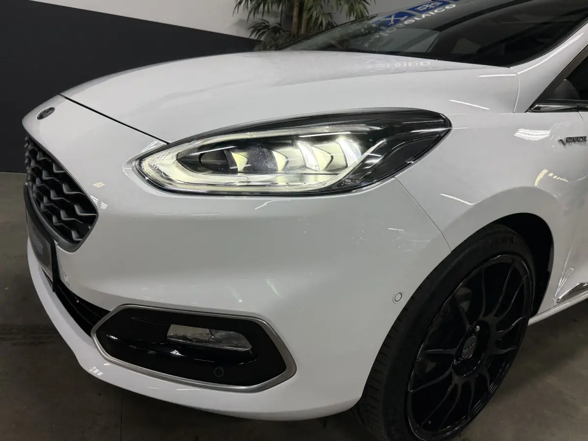 Fiesta 1.0 EcoBoost Hybrid Vignale // Pano // Vol Led
