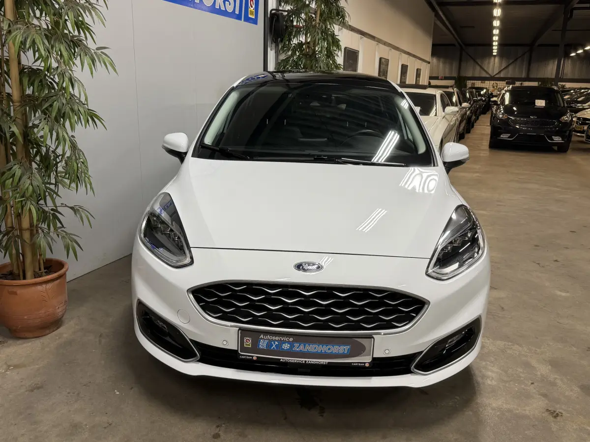 Fiesta 1.0 EcoBoost Hybrid Vignale // Pano // Vol Led