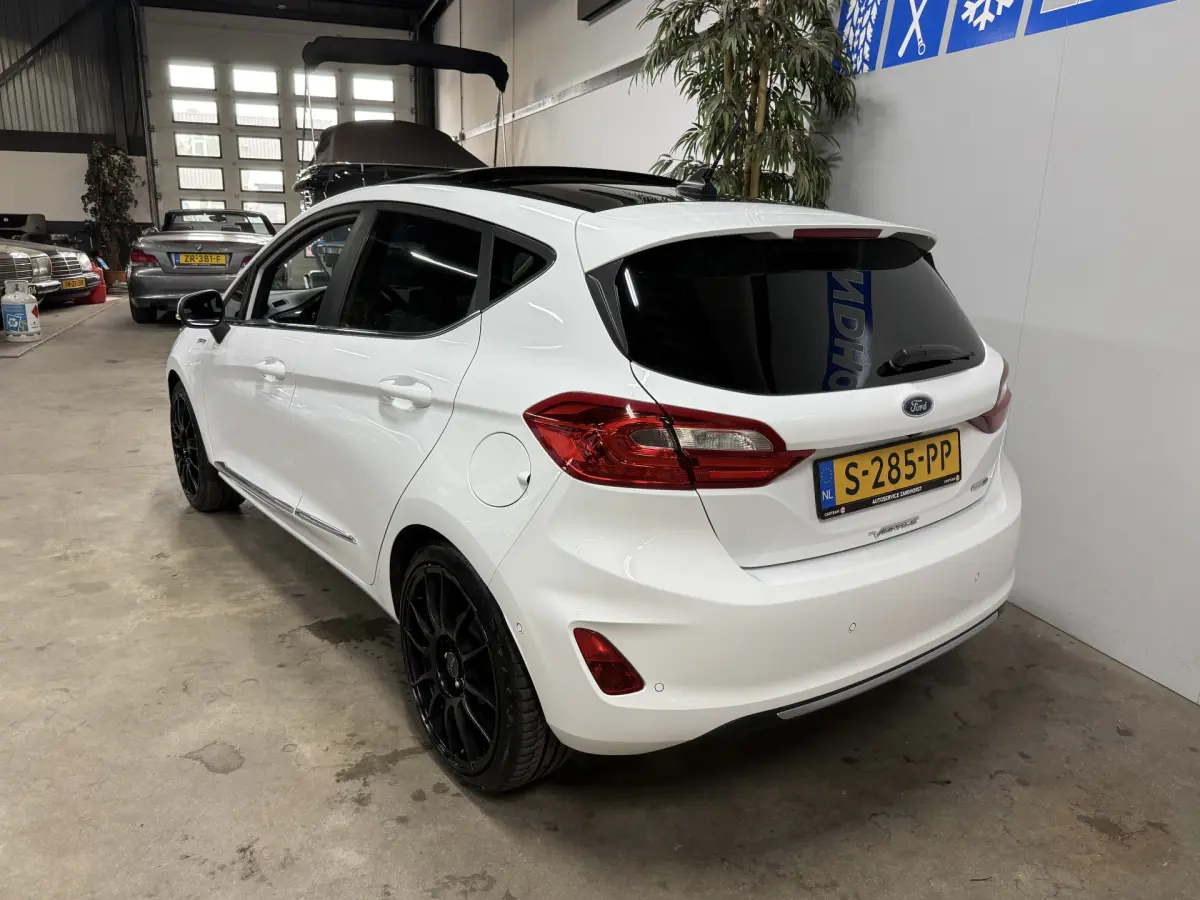 Fiesta 1.0 EcoBoost Hybrid Vignale // Pano // Vol Led