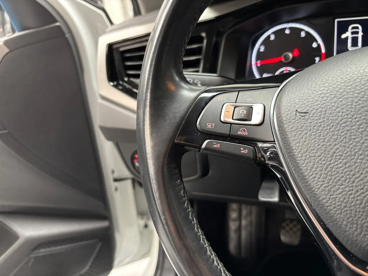 Polo 1.0 TSI Highline Business R / Carplay