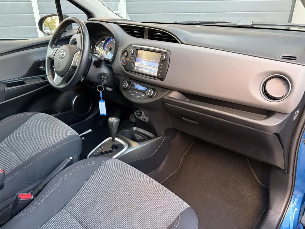Yaris 1.5 Hybrid Aspiration | Climate | Camera | CV | Airco | 4 nieuwe banden |