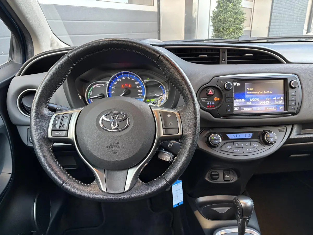 Yaris 1.5 Hybrid Aspiration | Climate | Camera | CV | Airco | 4 nieuwe banden |