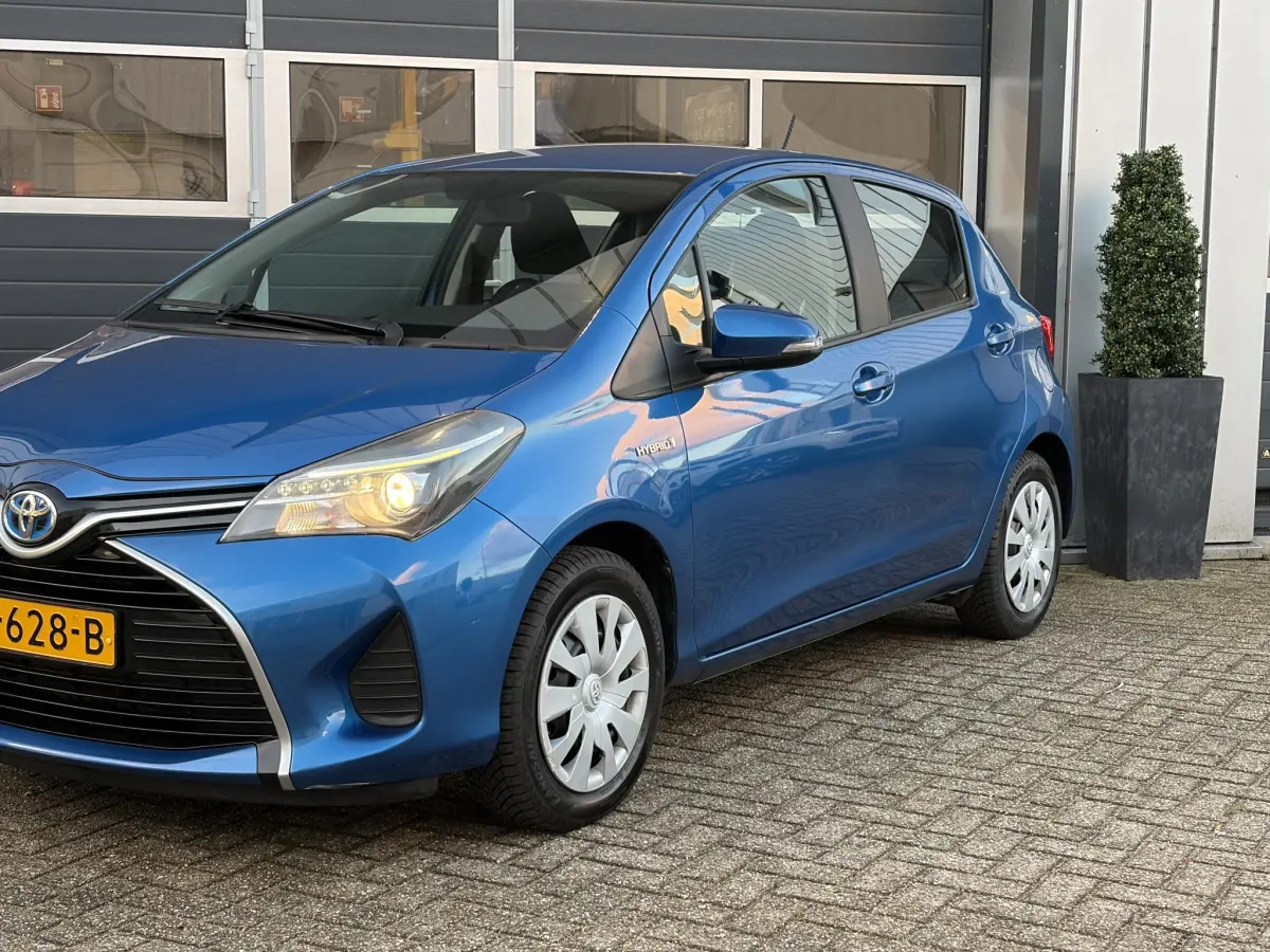 Yaris 1.5 Hybrid Aspiration | Climate | Camera | CV | Airco | 4 nieuwe banden |