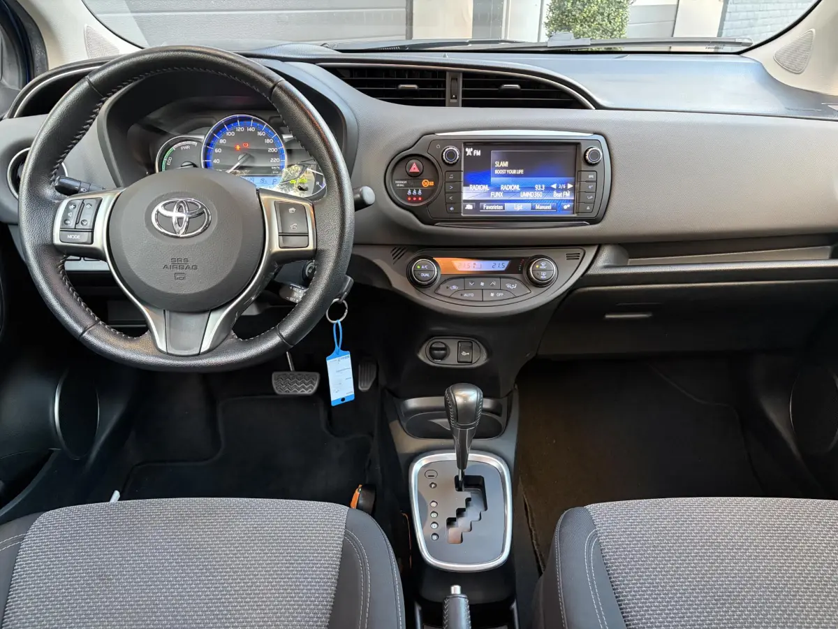 Yaris 1.5 Hybrid Aspiration | Climate | Camera | CV | Airco | 4 nieuwe banden |