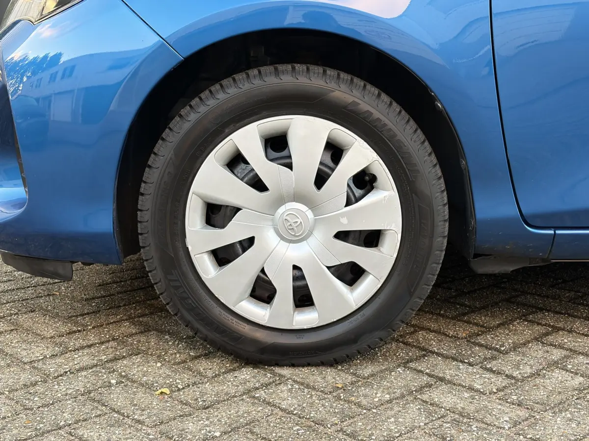 Yaris 1.5 Hybrid Aspiration | Climate | Camera | CV | Airco | 4 nieuwe banden |