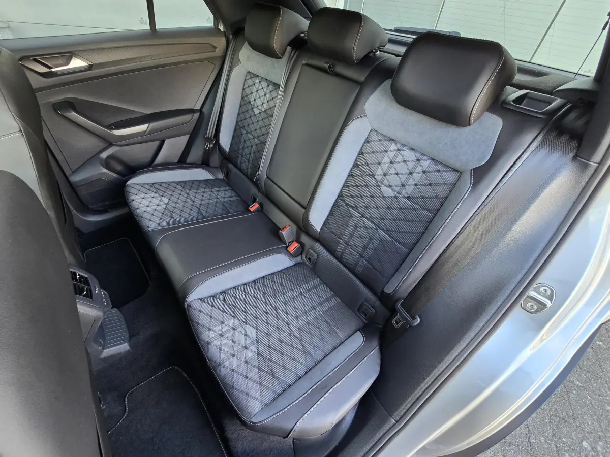 T-Roc 1.5 TSI R-Line Edition Virtual Cockpit Stuur/Stoelverwarming PDC V+A Camera