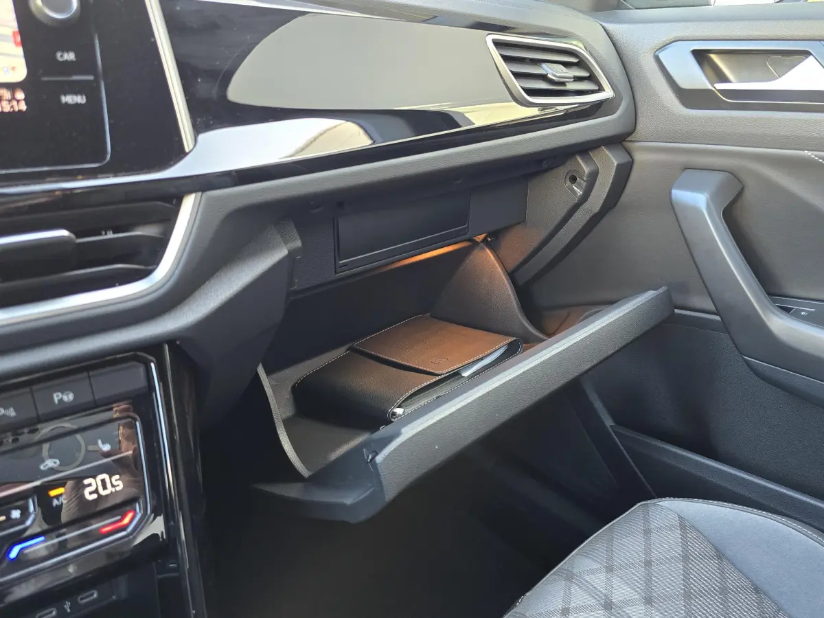 T-Roc 1.5 TSI R-Line Edition Virtual Cockpit Stuur/Stoelverwarming PDC V+A Camera