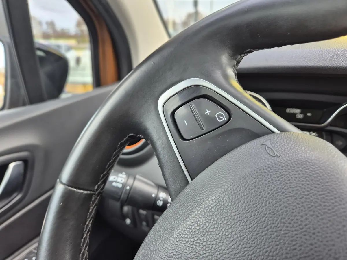 Captur TCe 120 EDC AUTOMAAT Intens Bose® Audiosystem, Panoramadak, Camera, Pack Easy Life