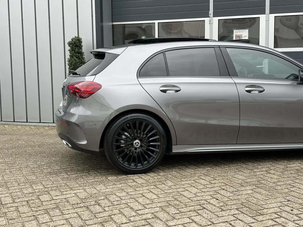 A-Klasse 180 Star Edition | Keyless | Pano | Sfeer | Camera | Stoel verwarming |