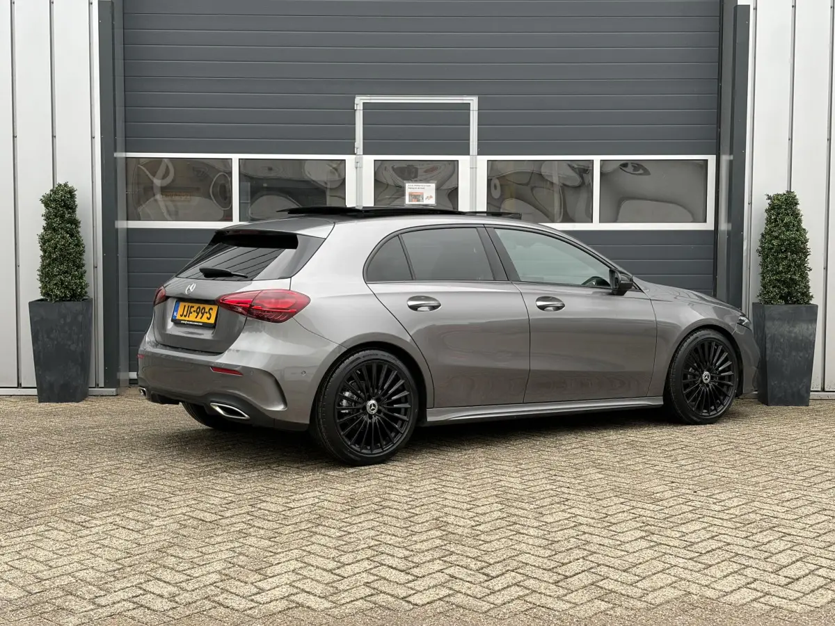 A-Klasse 180 Star Edition | Keyless | Pano | Sfeer | Camera | Stoel verwarming |