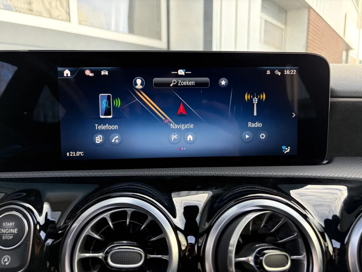 A-Klasse 180 Star Edition | Keyless | Pano | Sfeer | Camera | Stoel verwarming |