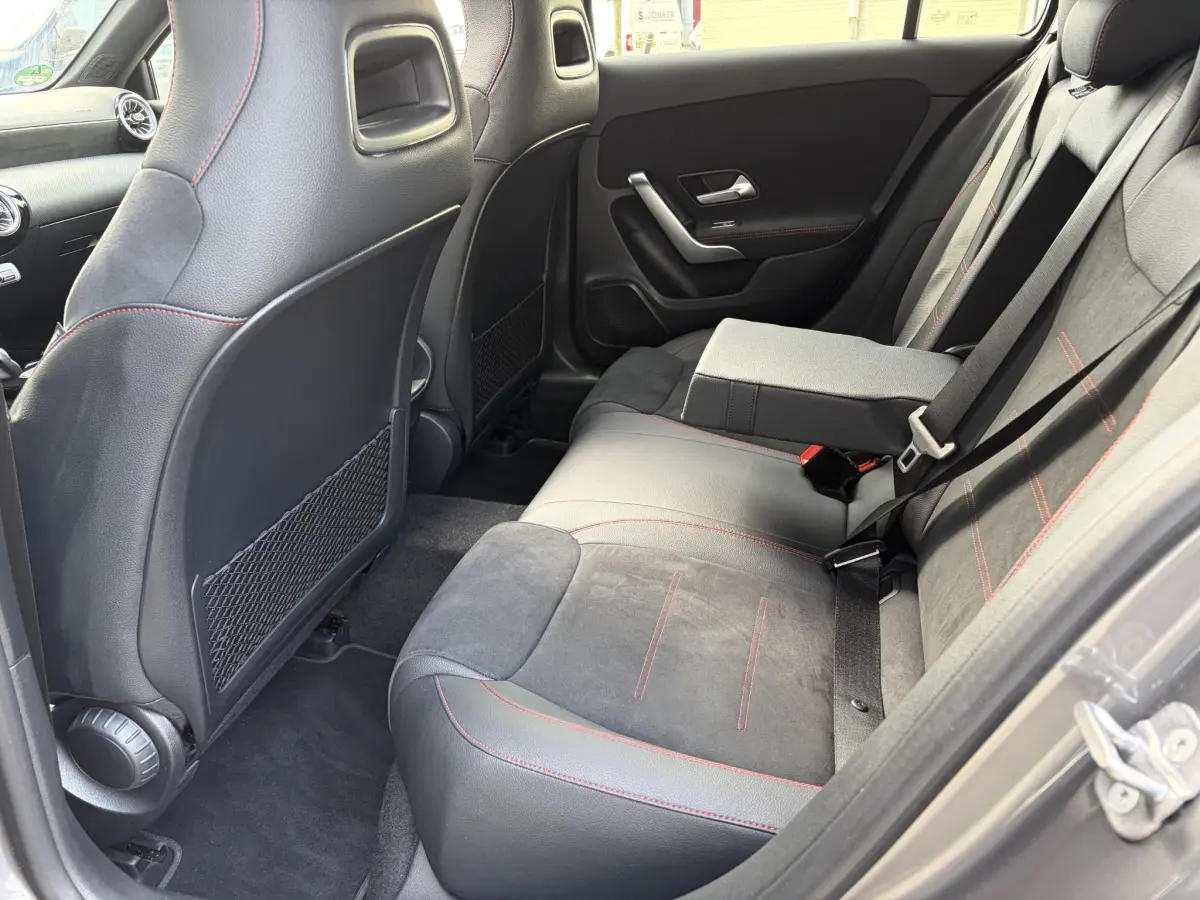 A-Klasse 180 Star Edition | Keyless | Pano | Sfeer | Camera | Stoel verwarming |