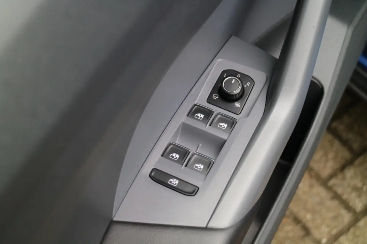 T-Cross 1.0 TSI Style | DSG automaat! | Blind spot | LED |