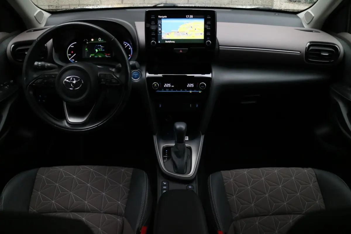 Yaris Cross 1.5 Hybrid Adventure | Automaat! | Carplay | Camera |