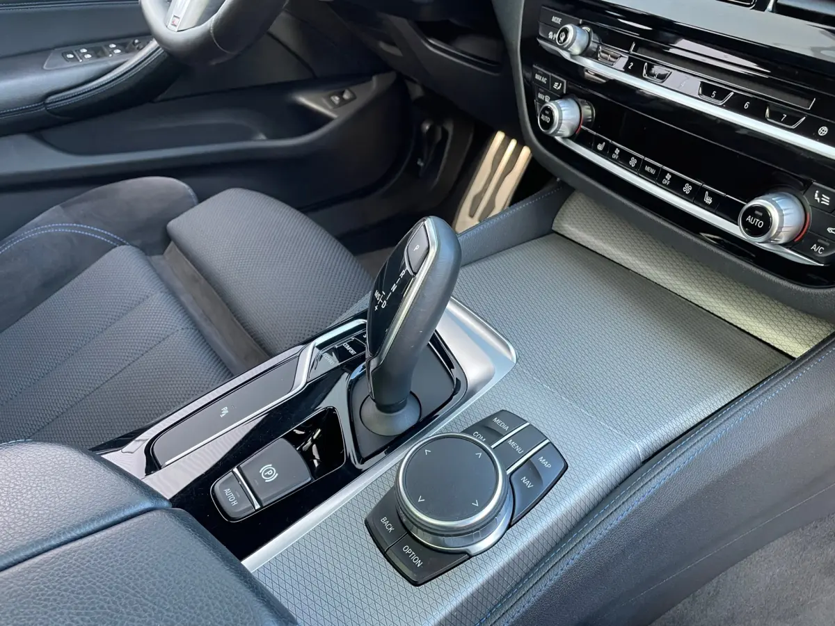5 Serie Touring 540i xDrive High Executive PanoramaDak / M-Sport