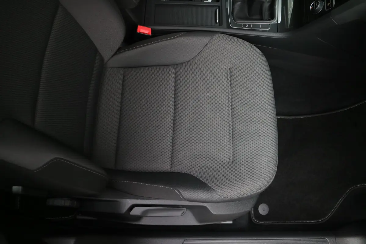 Golf 1.0 TSI Comfortline | PDC | Stoelverwarming |