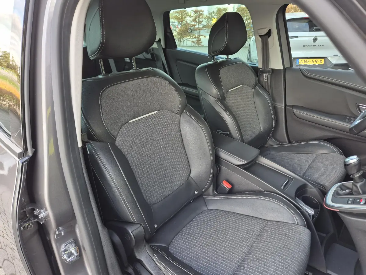 Grand Scénic 1.3 TCe 140 Techno 7pers. Camera, Blind Spot detectie, Navigatie, All Season banden