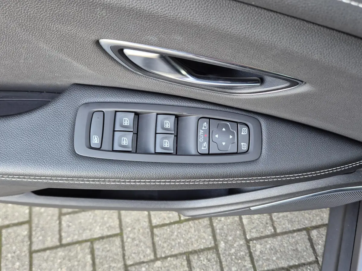 Grand Scénic 1.3 TCe 140 Techno 7pers. Camera, Blind Spot detectie, Navigatie, All Season banden