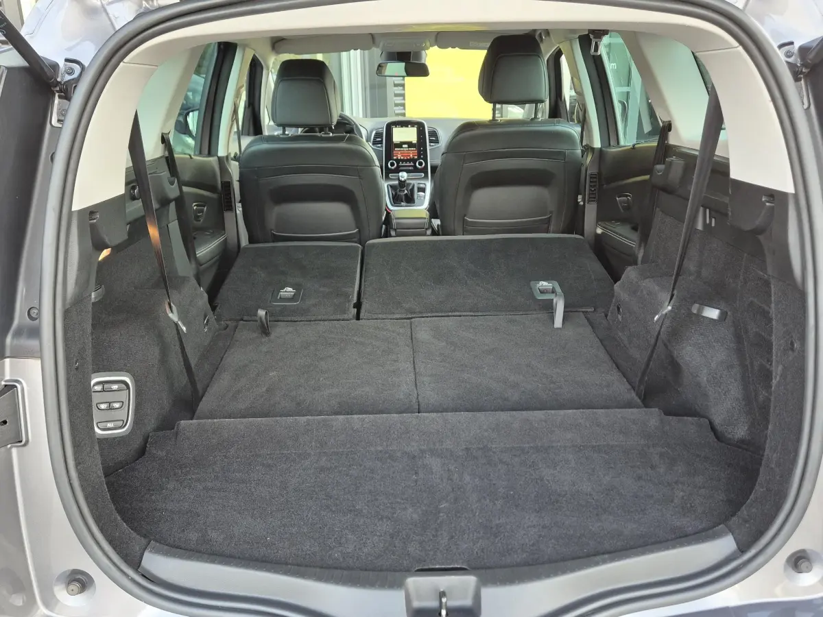Grand Scénic 1.3 TCe 140 Techno 7pers. Camera, Blind Spot detectie, Navigatie, All Season banden