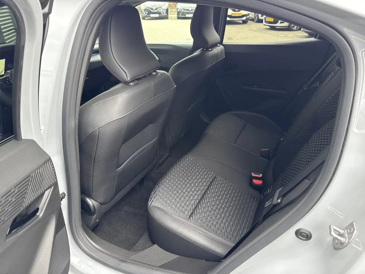 Clio NEW 1.8 Hybrid 160 techno Pack Première, DIRECT LEVERBAAR!!