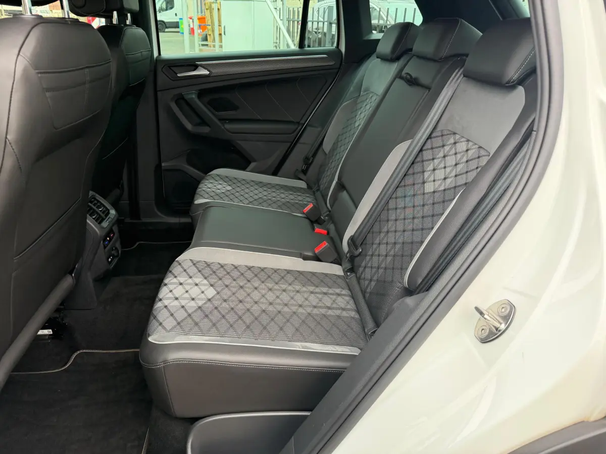 Tiguan 1.5 TSI R-Line BOVAG GARANTIE CARPLAY/NAVI/KEYLESS