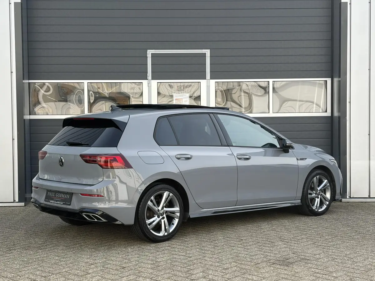 Golf VIII eTSI 110kW R-Line DSG | Pano | LED | Navi | Climate | Camera | Parkeer sensoren |