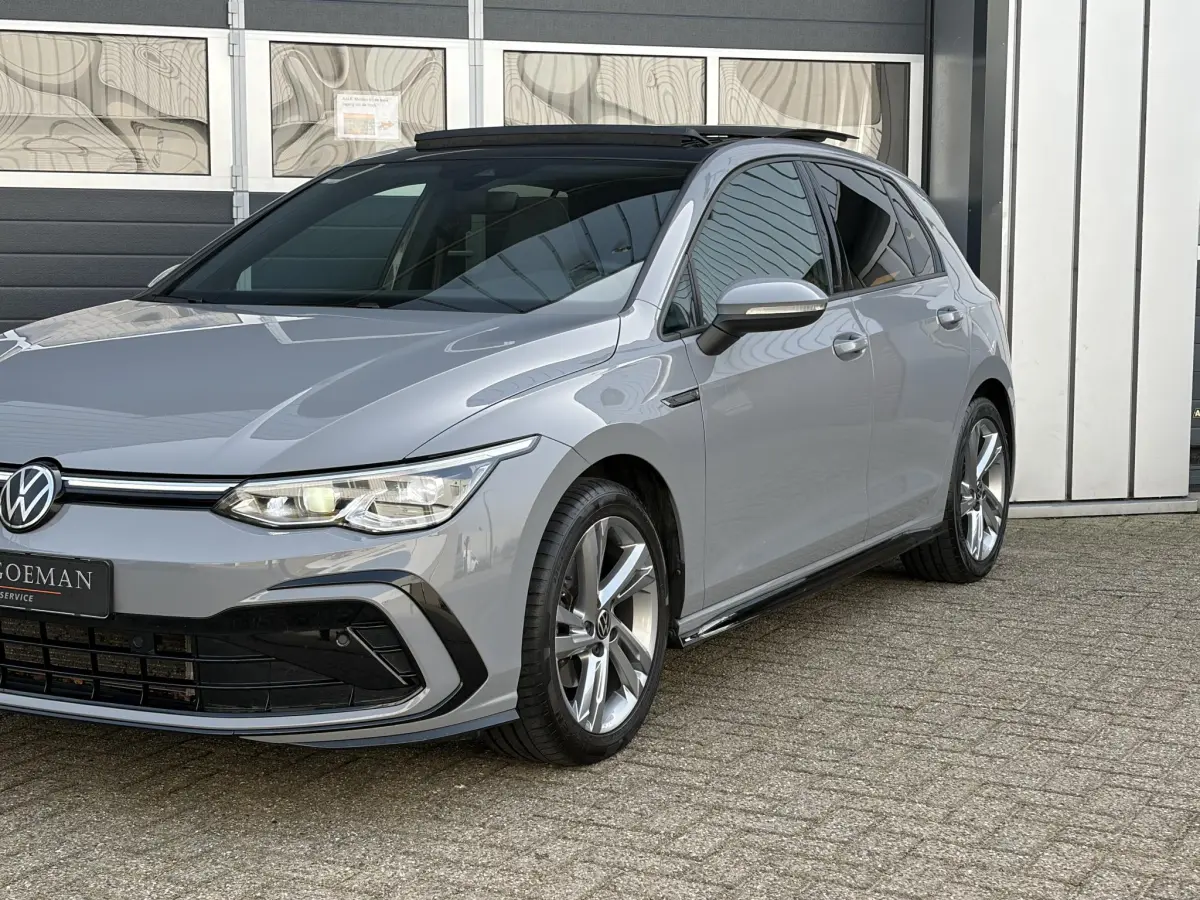 Golf VIII eTSI 110kW R-Line DSG | Pano | LED | Navi | Climate | Camera | Parkeer sensoren |