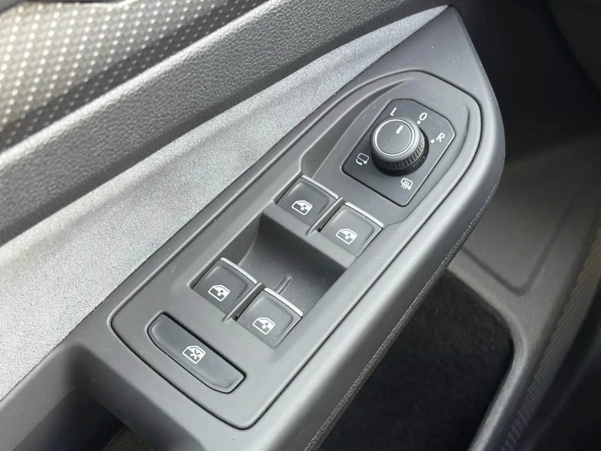 Golf VIII eTSI 110kW R-Line DSG | Pano | LED | Navi | Climate | Camera | Parkeer sensoren |