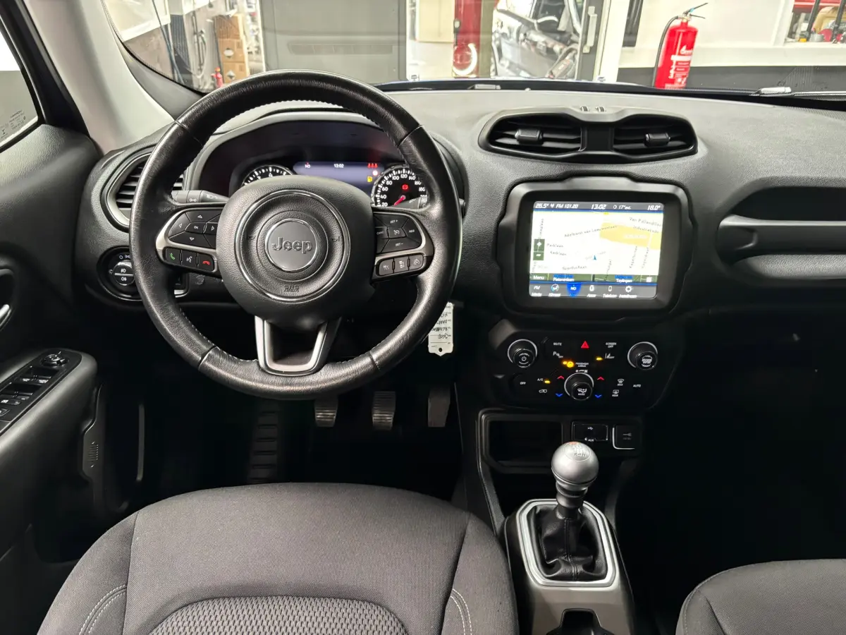 Renegade 1.0T-e Limited / Navigatie