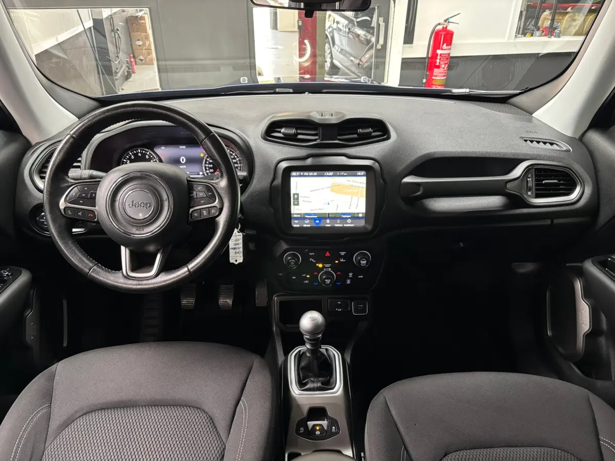 Renegade 1.0T-e Limited / Navigatie