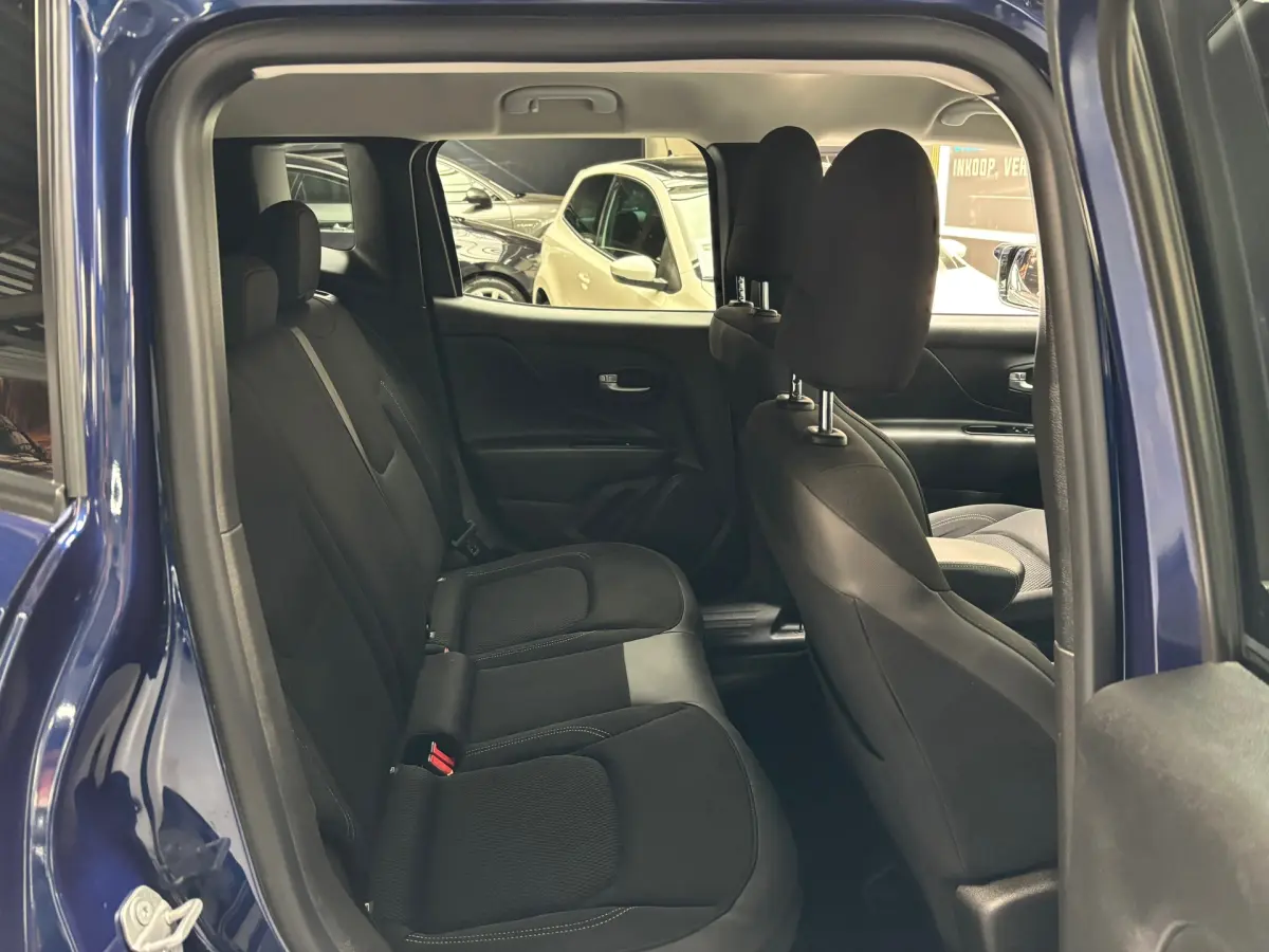 Renegade 1.0T-e Limited / Navigatie