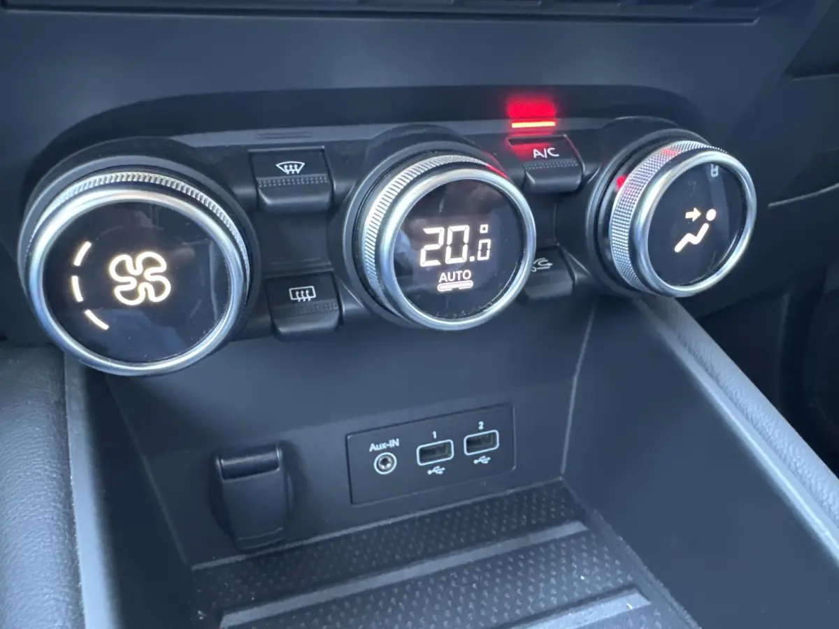 Captur 1.6 E-Tech Plug-in Hybrid 160 Intens Camera, P-sensoren voor, Navigatie, Apple/Android Auto