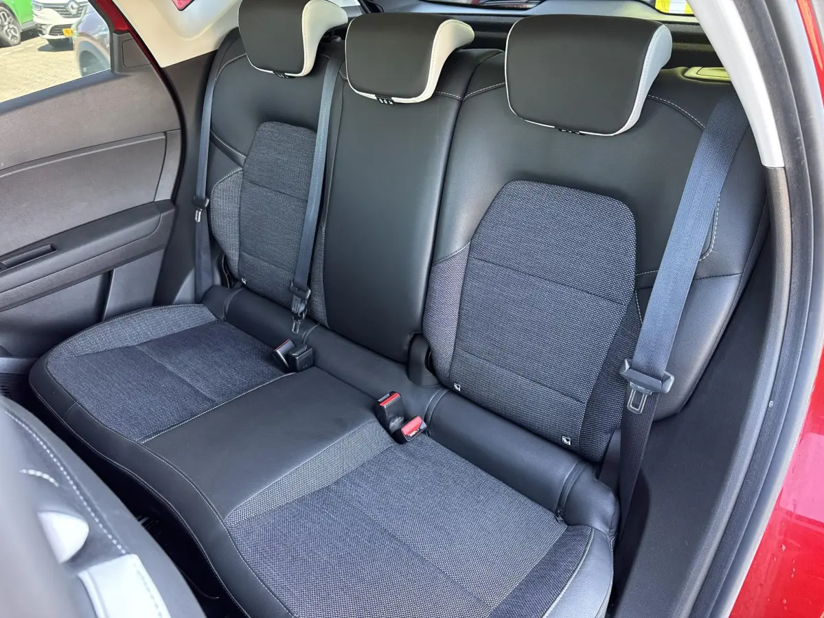 Captur 1.6 E-Tech Plug-in Hybrid 160 Intens Camera, P-sensoren voor, Navigatie, Apple/Android Auto
