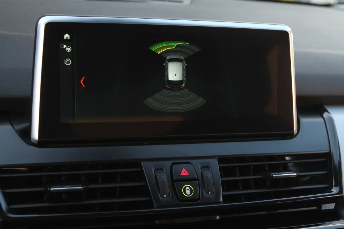 2 Serie Active Tourer 218i Corporate Lease Executive I Aut. I Navi I Climate Control I HUD