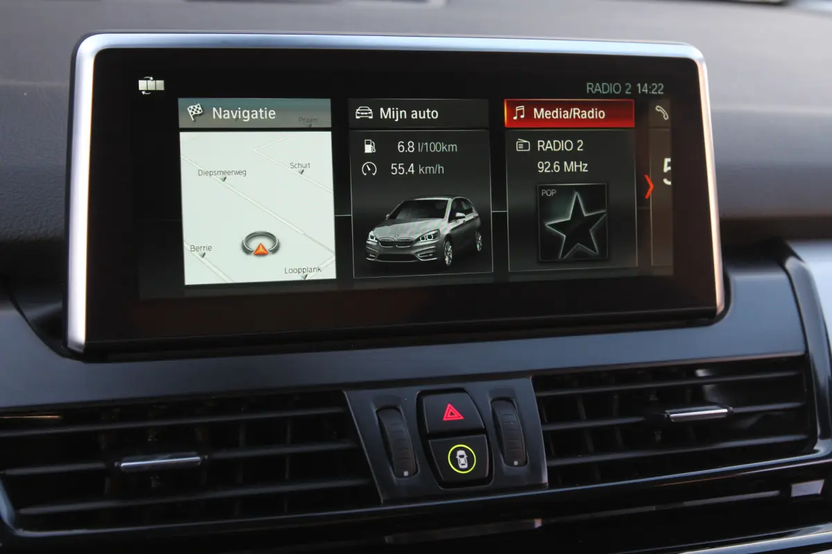 2 Serie Active Tourer 218i Corporate Lease Executive I Aut. I Navi I Climate Control I HUD