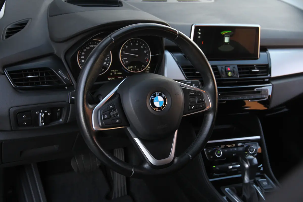 2 Serie Active Tourer 218i Corporate Lease Executive I Aut. I Navi I Climate Control I HUD