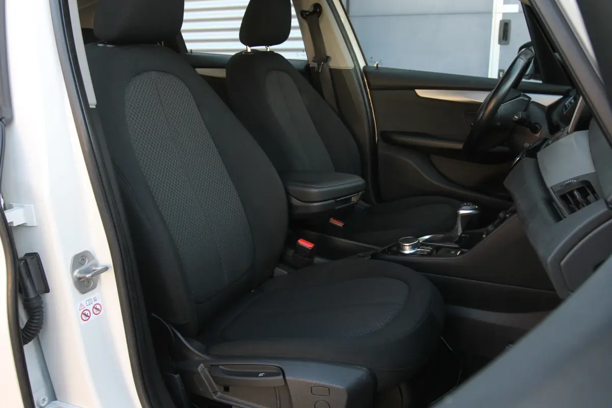 2 Serie Active Tourer 218i Corporate Lease Executive I Aut. I Navi I Climate Control I HUD