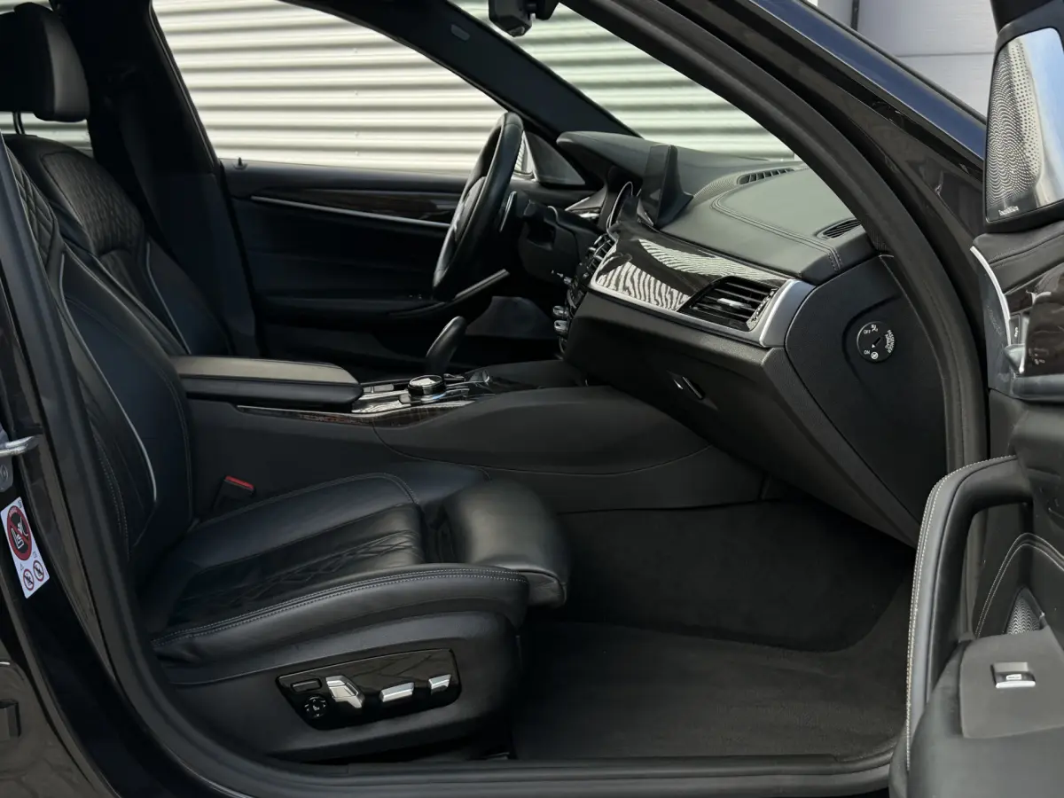 5 Serie M550i xDrive High Executive I Aut. I 463 PK I Leder I Schuifdak I Carplay