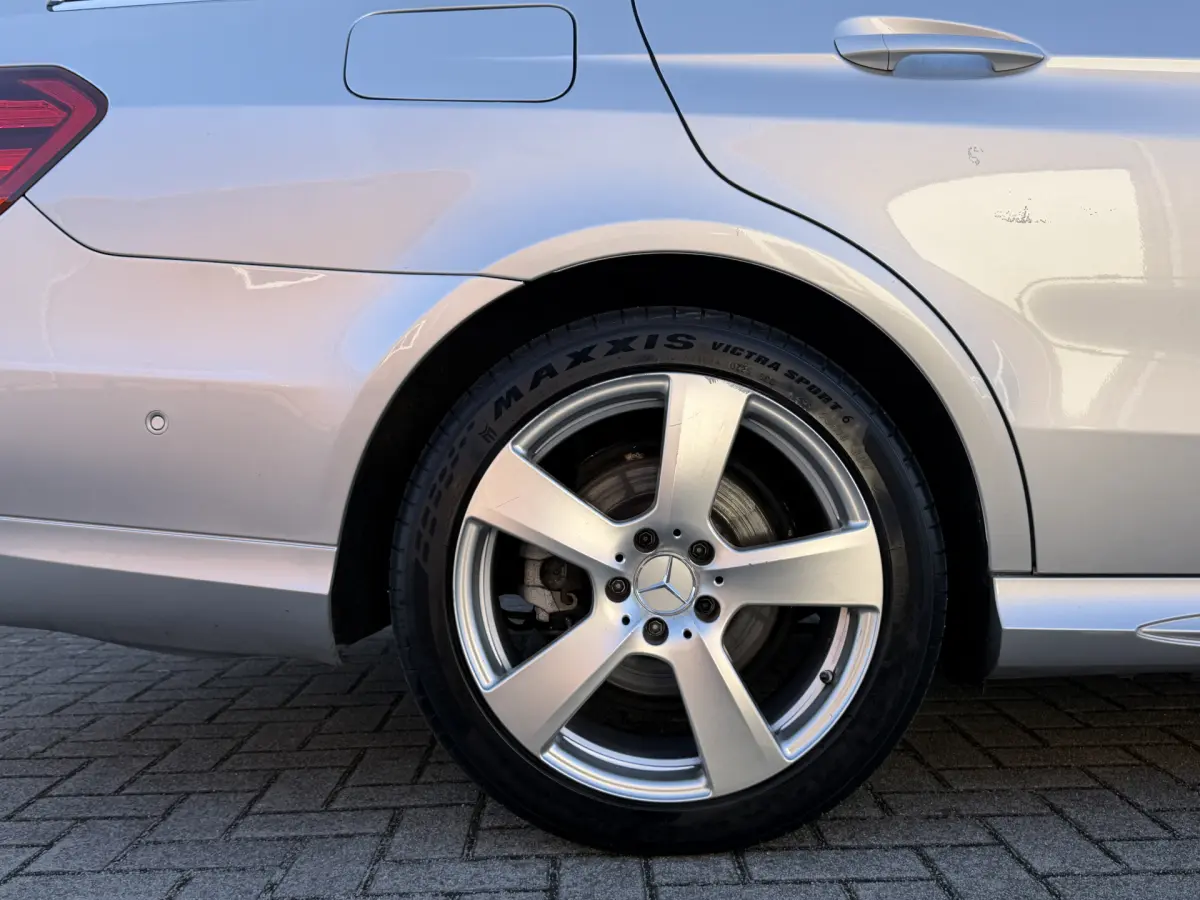 E-Klasse Estate 300 BlueTEC HYBRID Prestige Avantgarde AMG I Aut. I Leder I Schuifdak I Navi