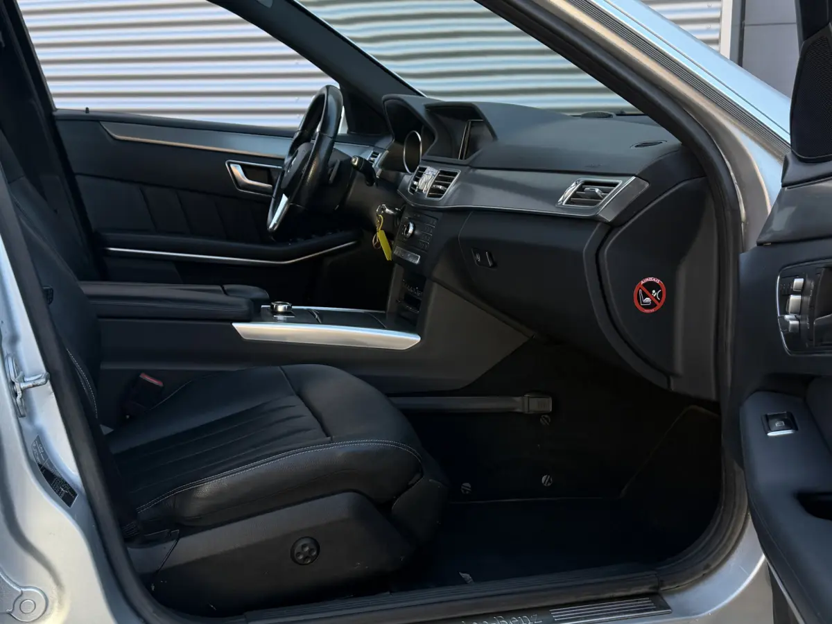 E-Klasse Estate 300 BlueTEC HYBRID Prestige Avantgarde AMG I Aut. I Leder I Schuifdak I Navi