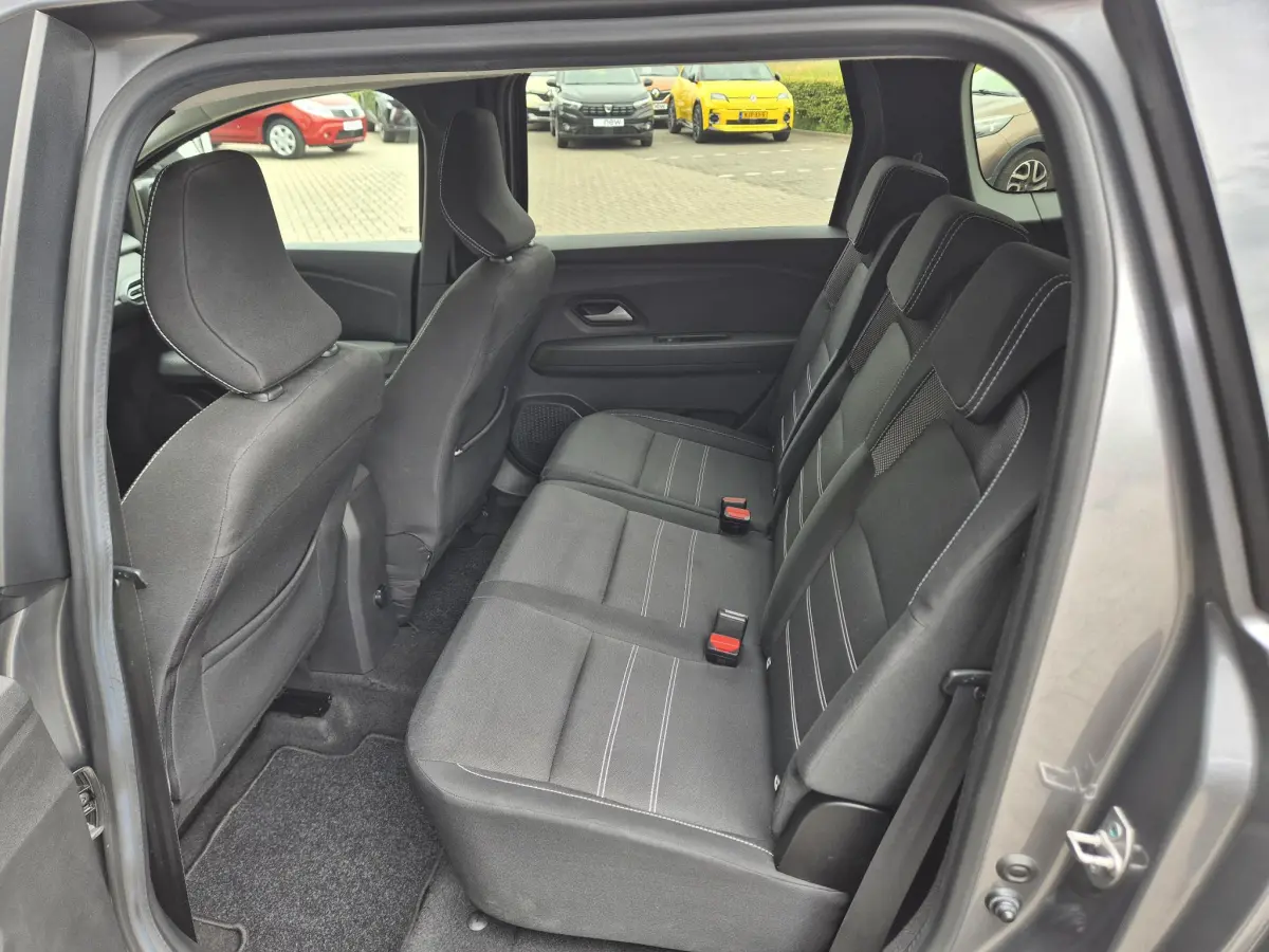 Jogger 1.6 Hybrid 140 Expression 7p. Camera, Navi, Apple/Android Auto, All Season banden, Climate Control